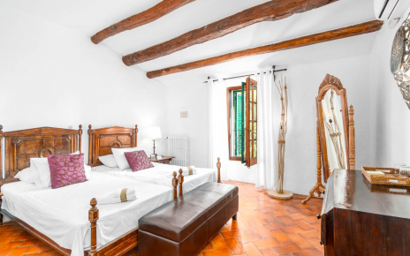 Twin bedded room (1st floor, main house)